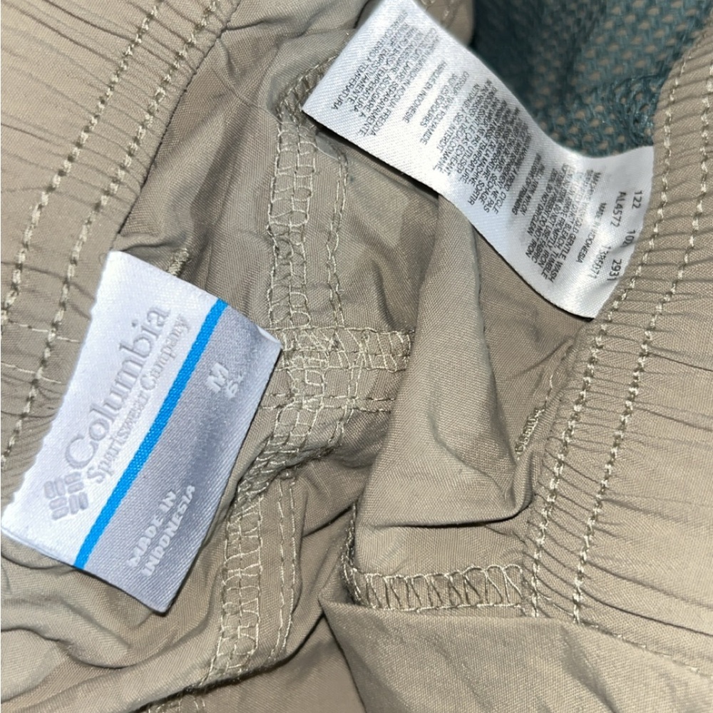 Columbia Khaki Outdoor Shorts - Picture 4 of 4